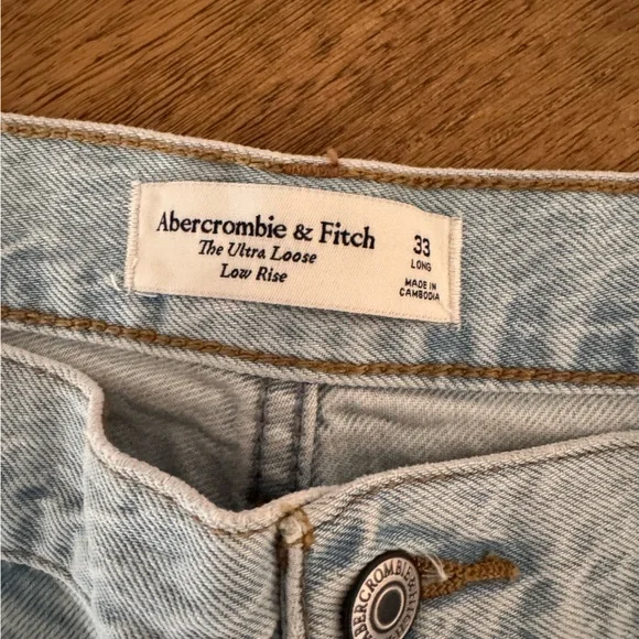 NWT Abercrombie & Fitch Low Rise Ultra Loose Jean size 33L Light Destroy Hem - Picture 10 of 12